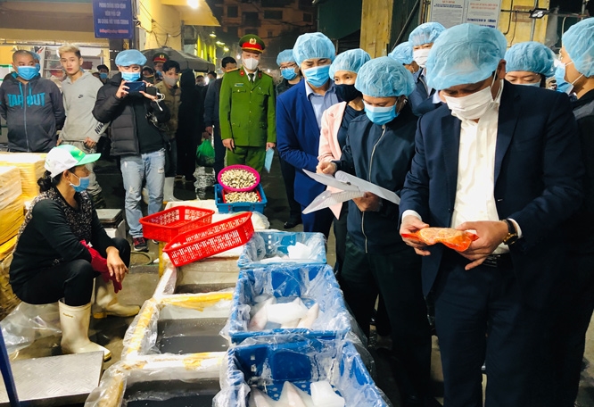 Sở Nông nghiệp Hà Nội kiểm tra vệ sinh an toàn  thực phẩm tại chợ Minh Khai